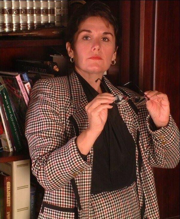 Mary Beth haarige Milf in Strumpfhose