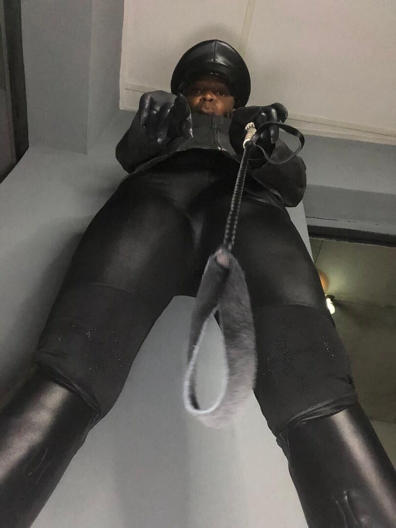 ラテックス兼ブラック