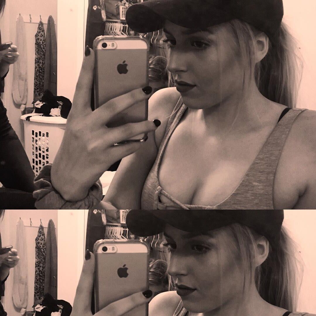 Lauren is a Sexy Booty Hoe