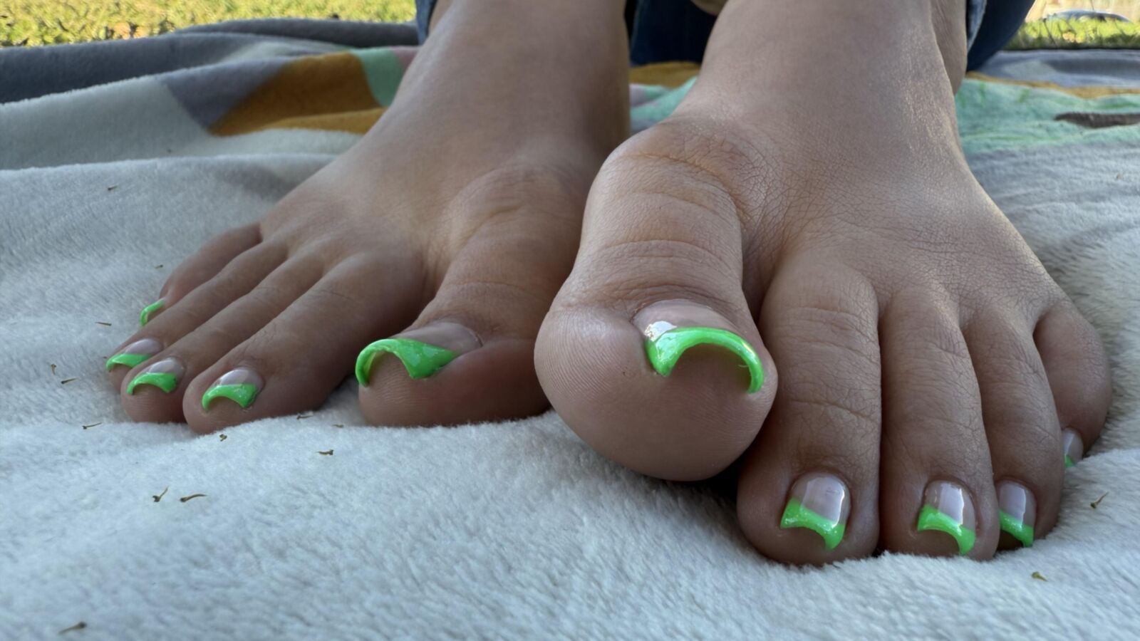 Limegreen FrenchTip Toes N Soles