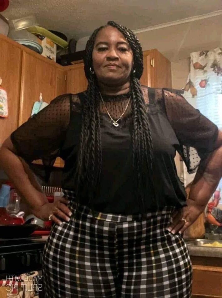 Sra. Jiggles Black Gross Granny