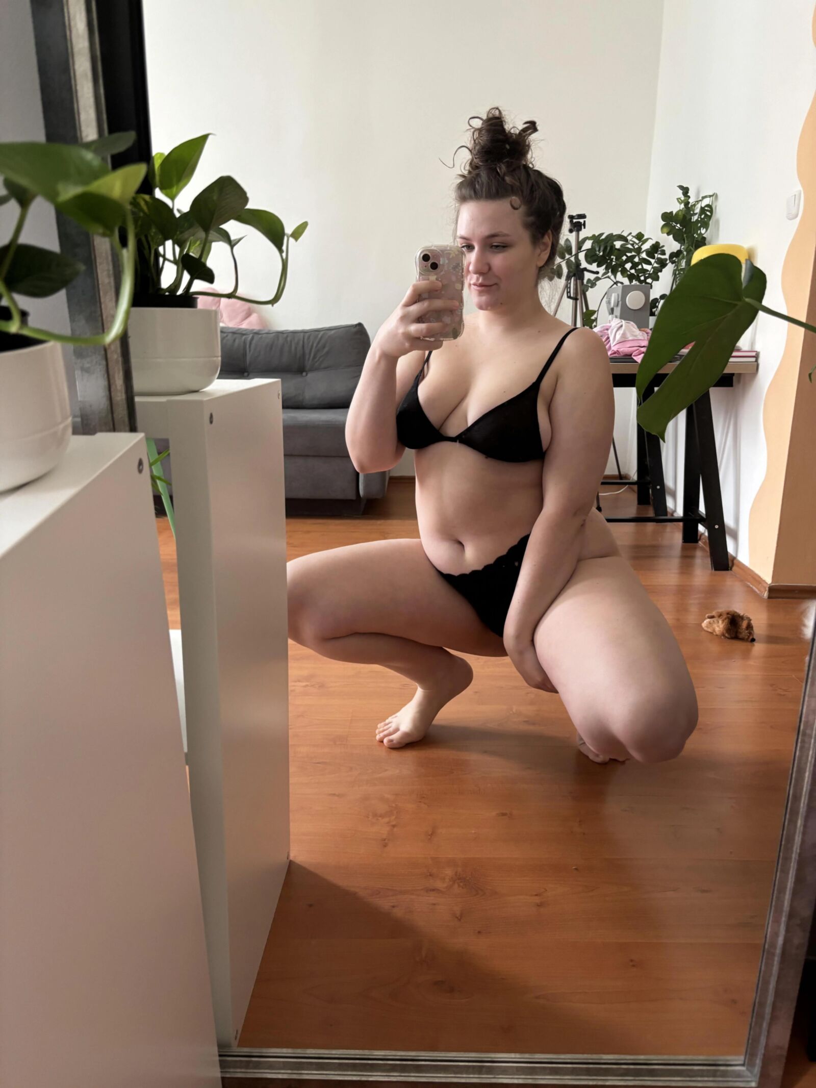 Mia Pawg волосатая киска