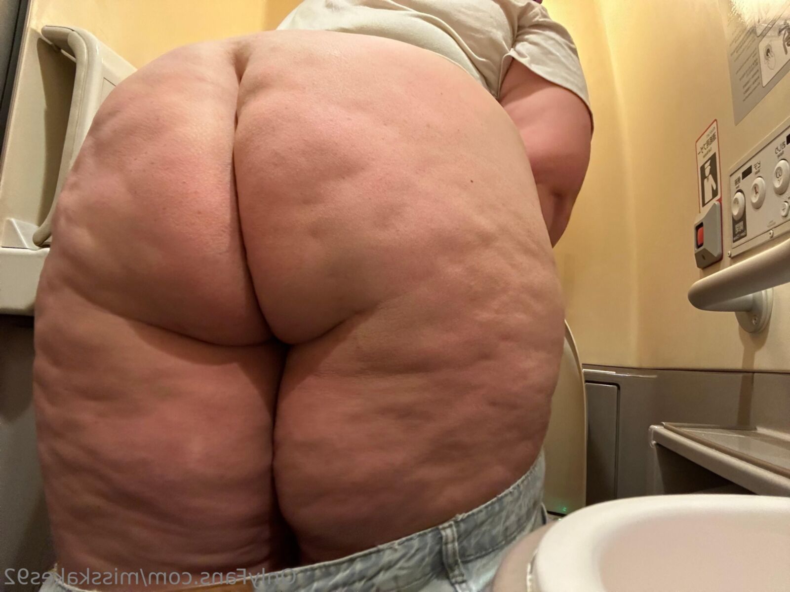 Atractiva milf con gran culo