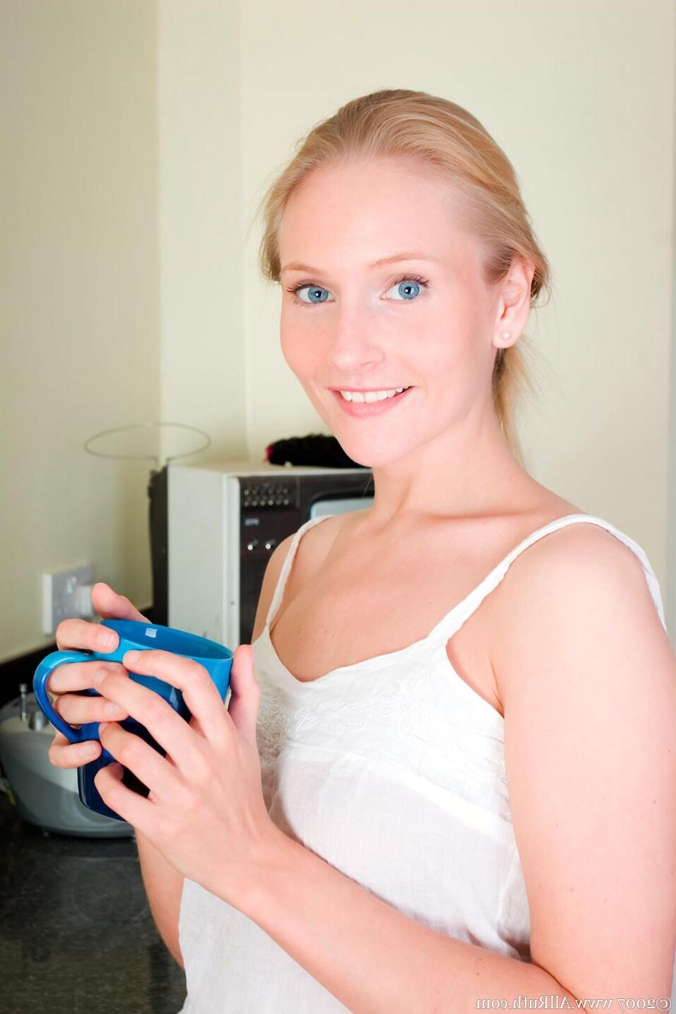 Schöner Blond mit Big Doldo