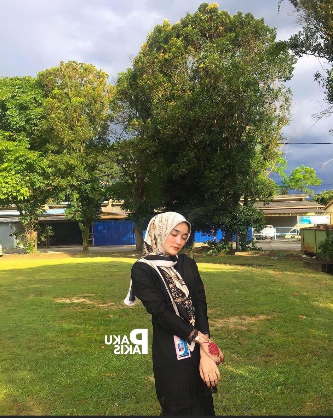 Hijab malaio fofo usando vagabunda