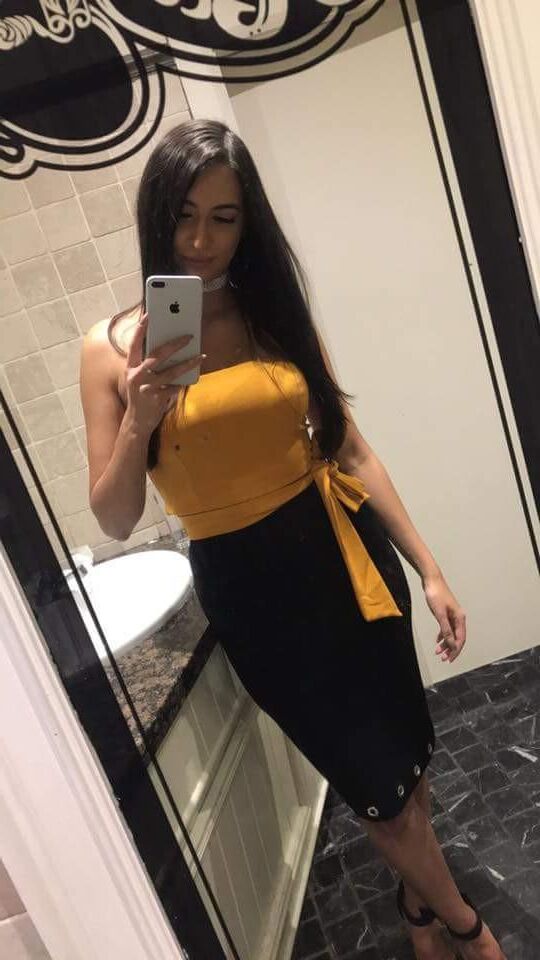 Alex es esta puta adolescente pertenece aquí, ella es una escolta