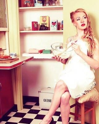 FC Fuzzy Clam Busty haarige Retro Pinup Housewives