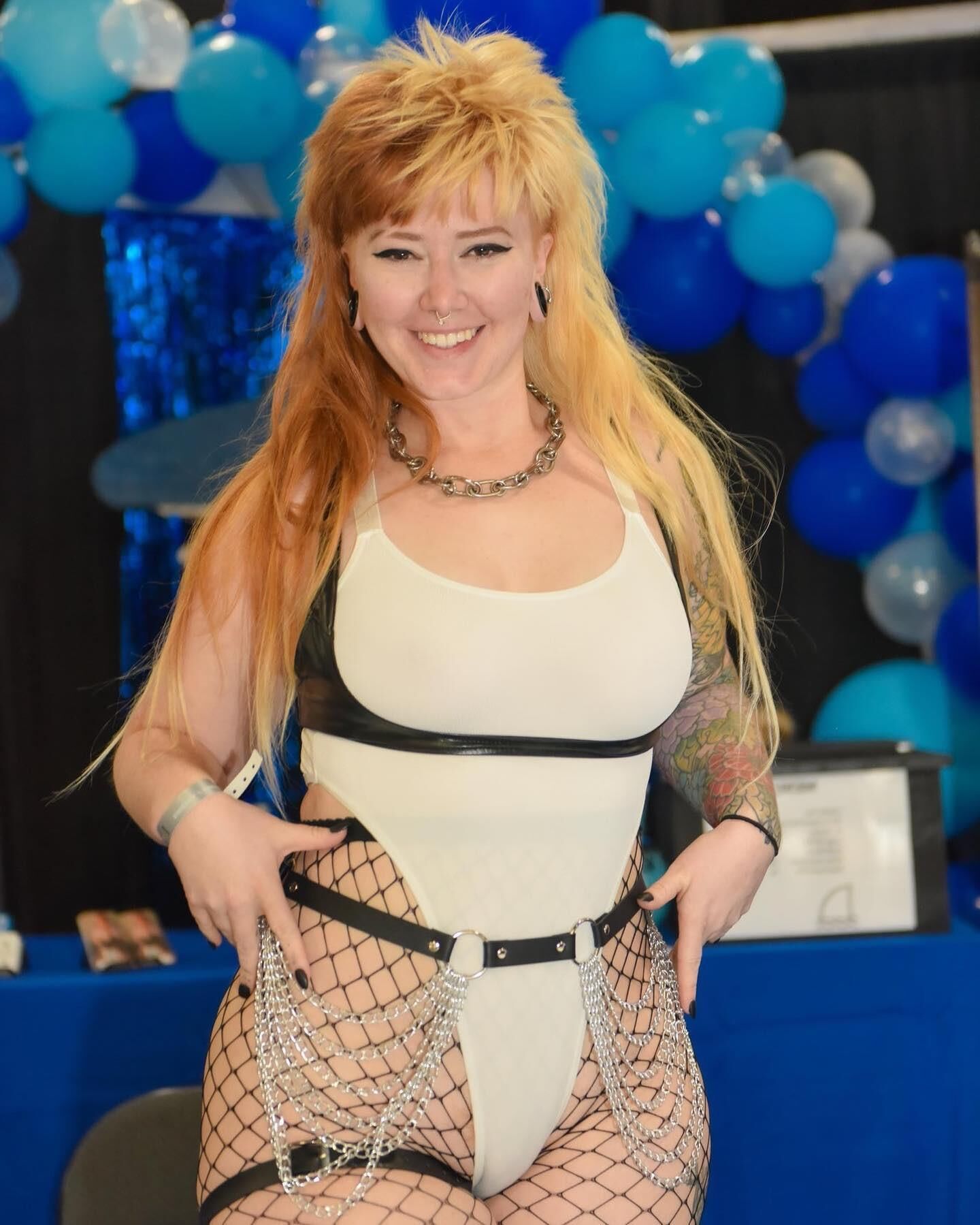 Skylar Big Ass Большие сиськи красные влияния анал -девушки смешанные выстрелы