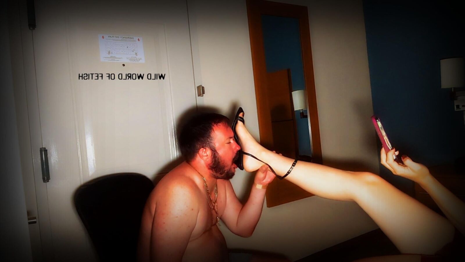 Slave to a dominanT Girl