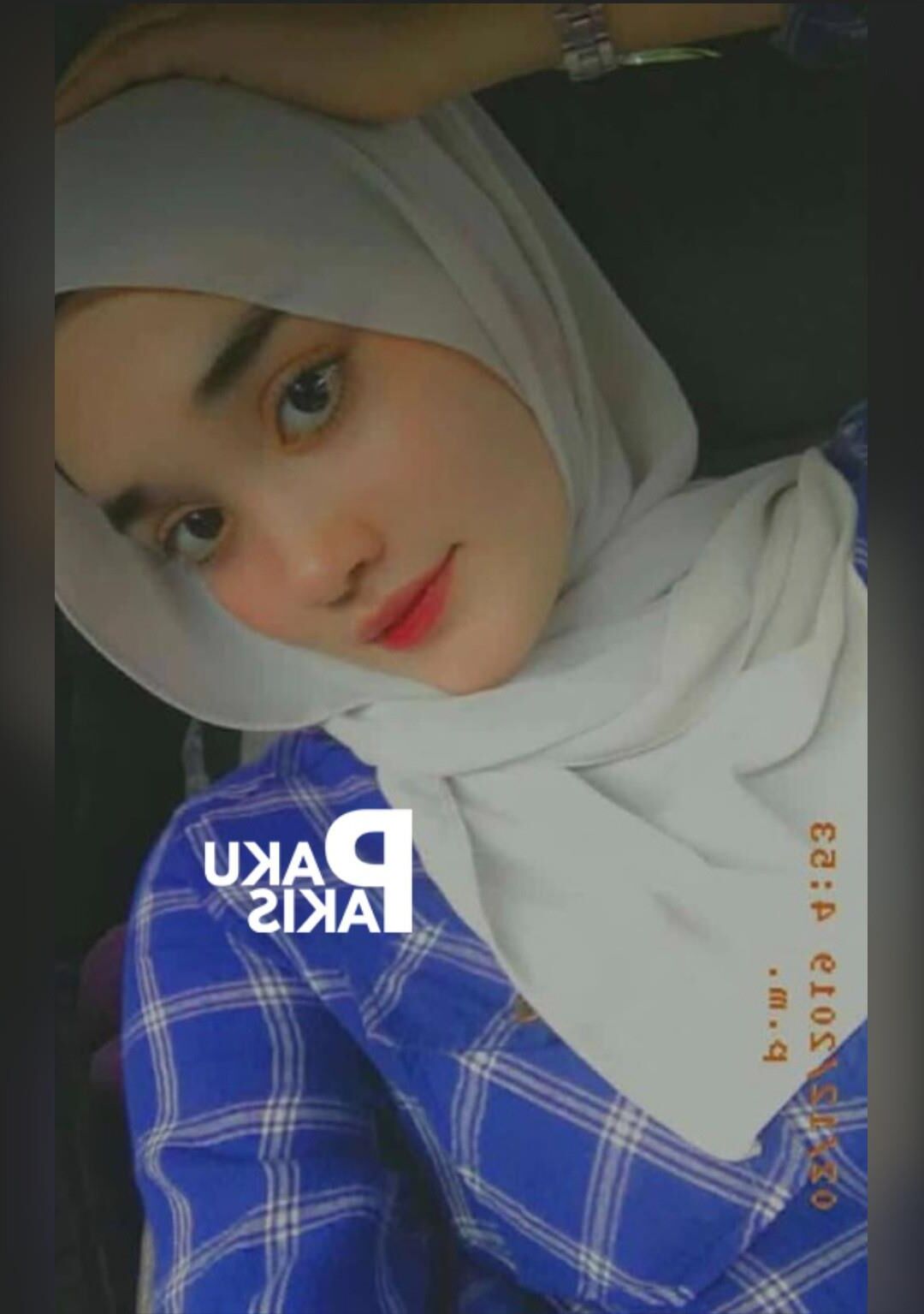Hijab malaio fofo usando vagabunda