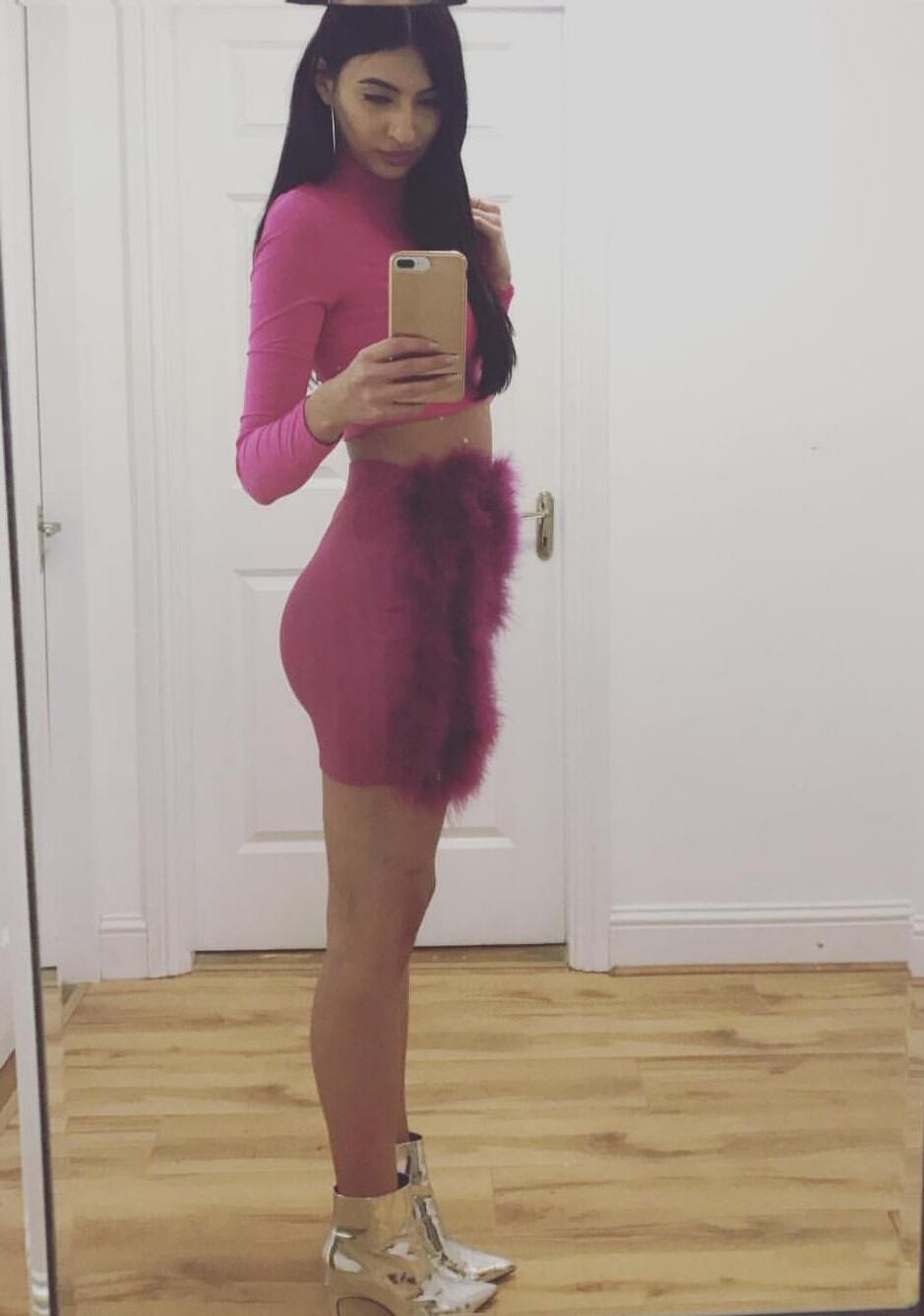 Alex es esta puta adolescente pertenece aquí, ella es una escolta