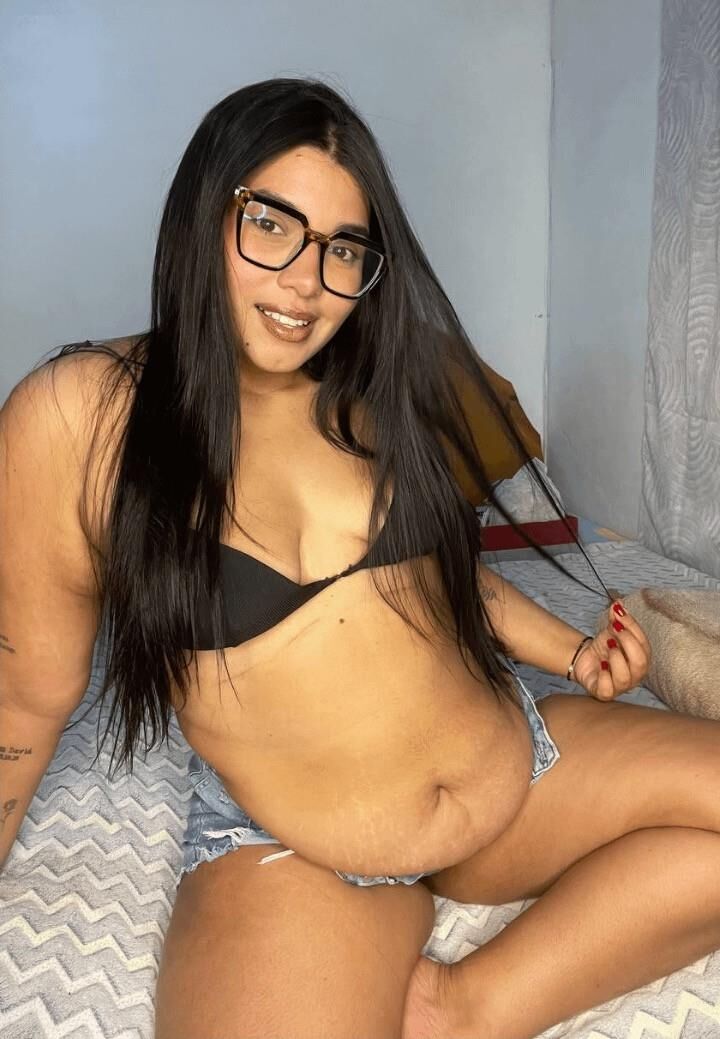 Pretty Young Girl Flabby Belly bonitas tetas