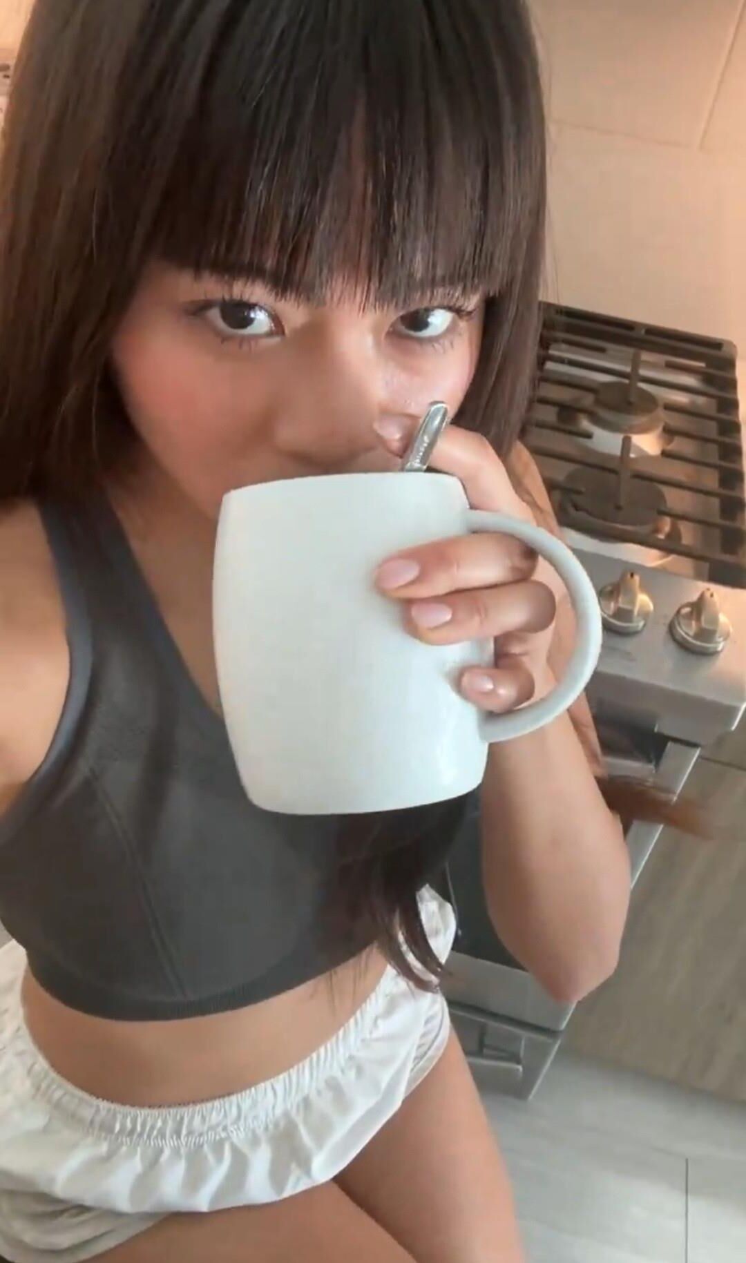 Cutie chinesa que ama café