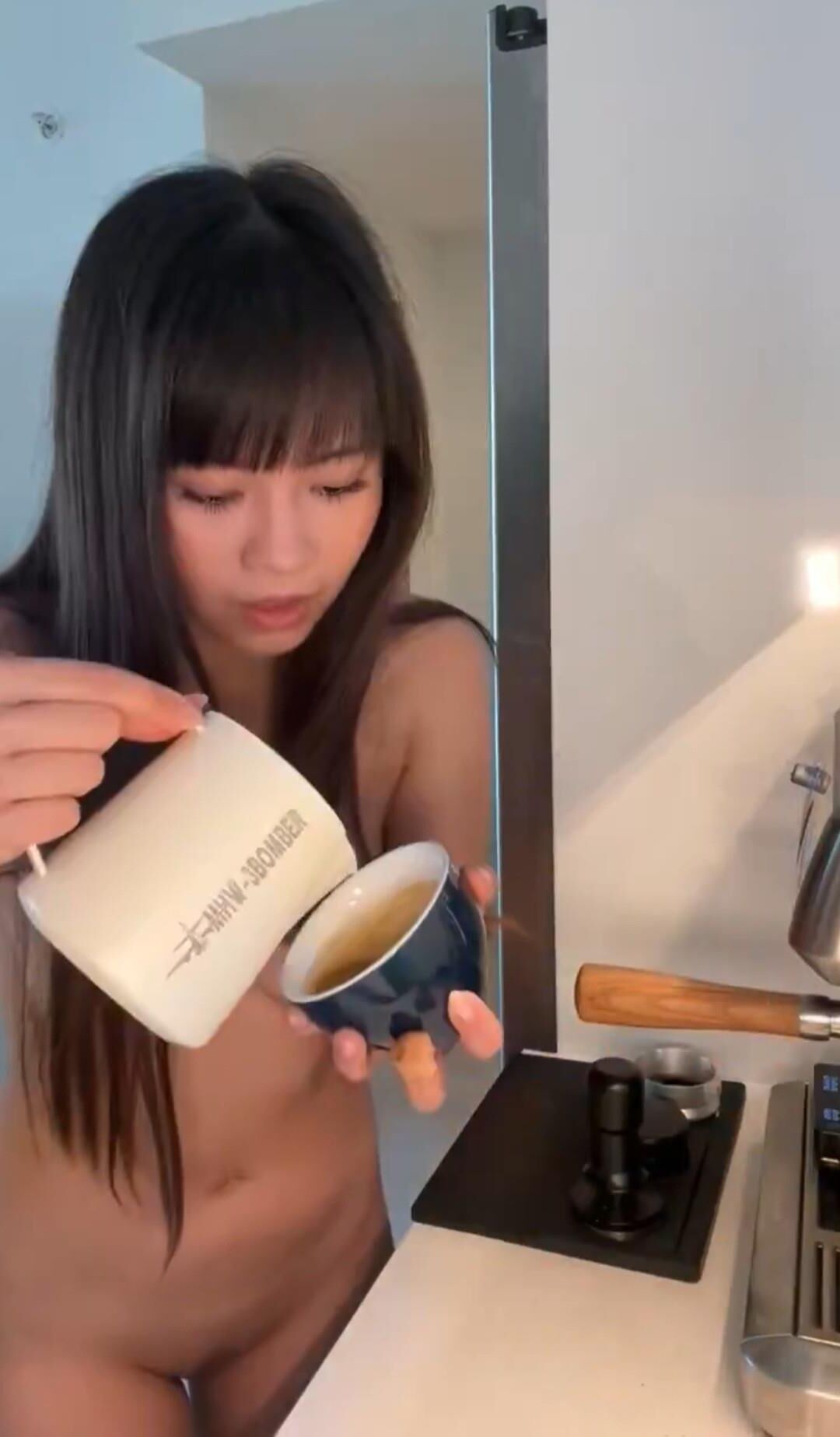 Cutie chinesa que ama café