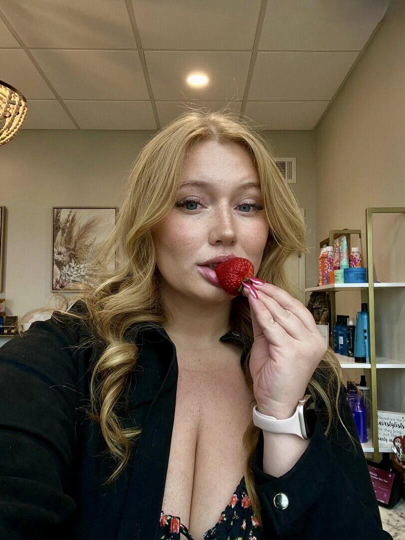 Strawberry Big Ass Big Boobs Redhead BBW MILF Mezclas Hot Hots