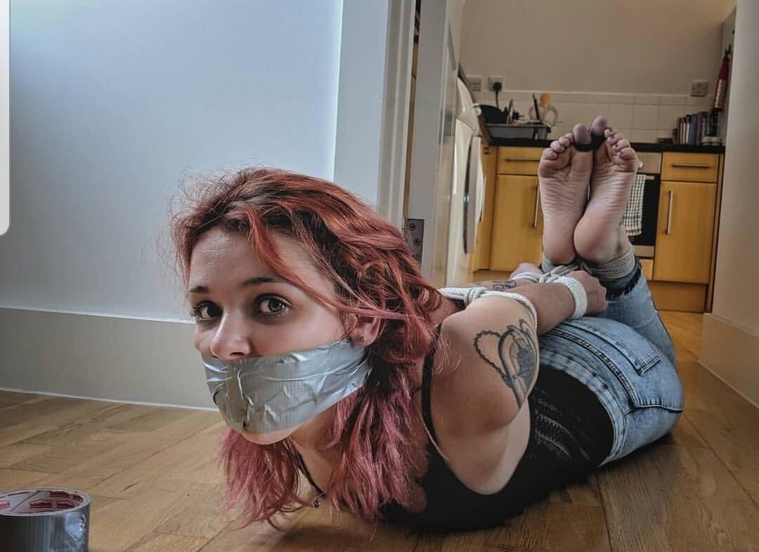 Tied toes and soles for fapping pleasure