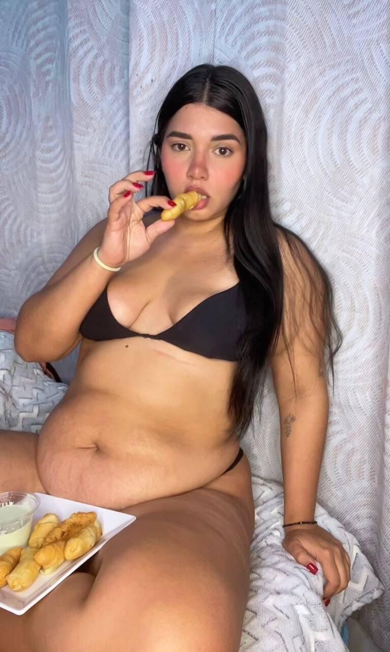 Pretty Young Girl Flabby Belly bonitas tetas