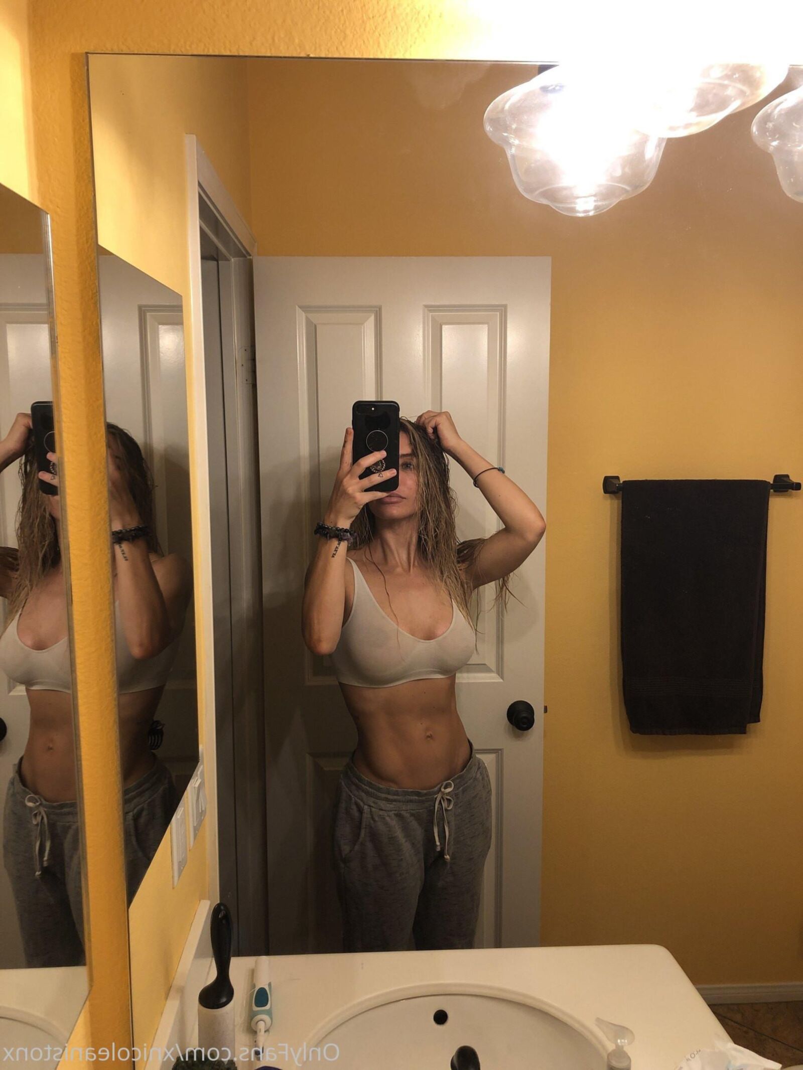 Xnicoleanistonx