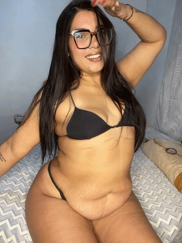 Pretty Young Girl Flabby Belly bonitas tetas