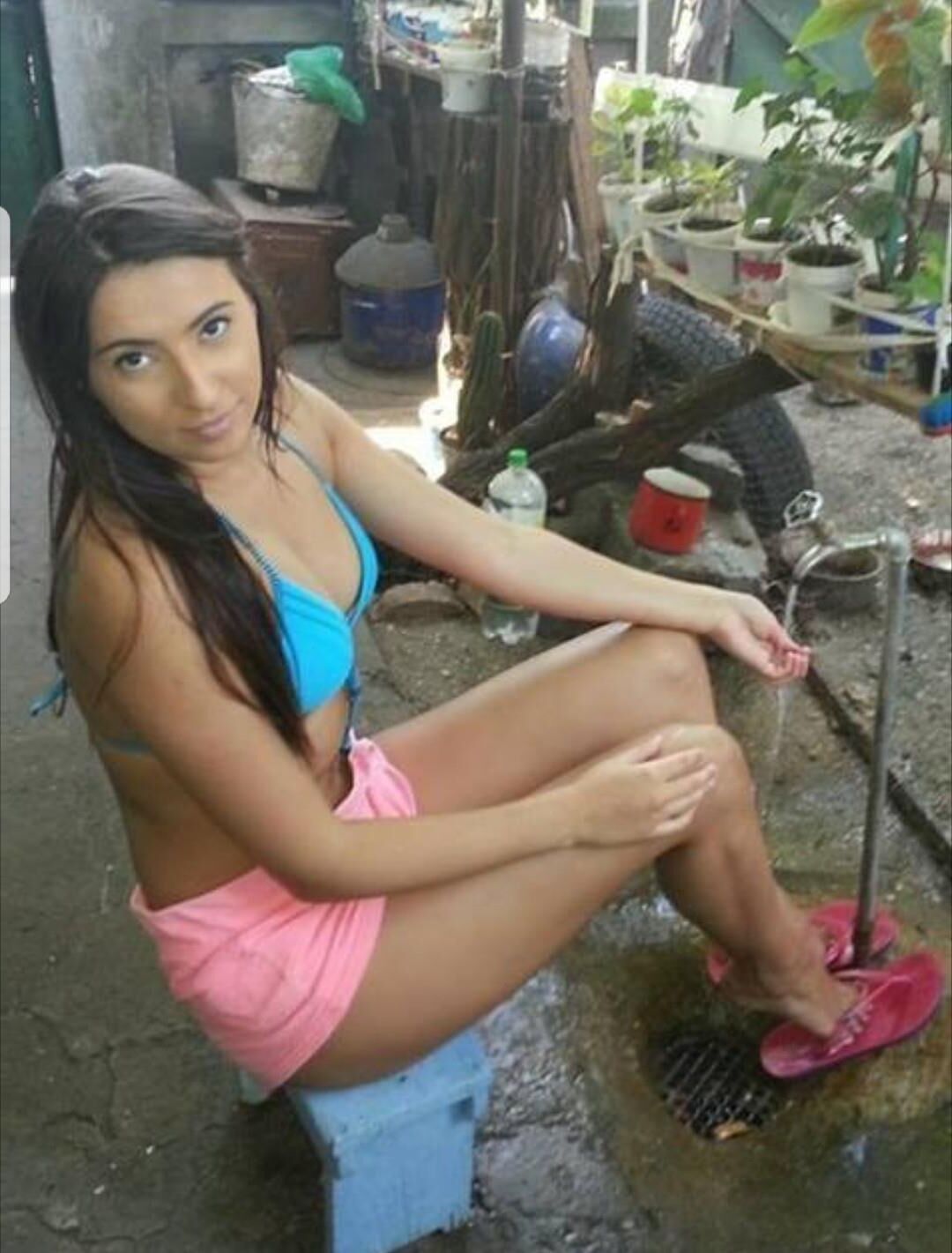 Alex es esta puta adolescente pertenece aquí, ella es una escolta