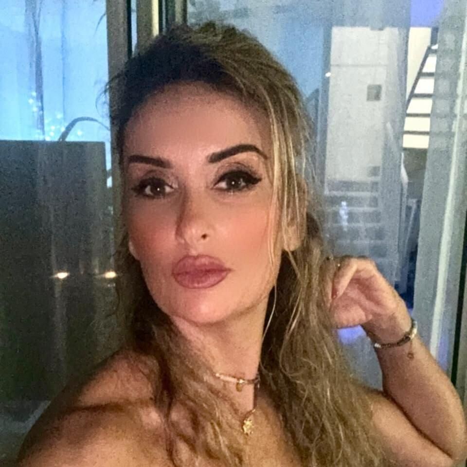 Sonia MILF FRANCES ENGUAL TITS NIBARDS DE FOLLIE