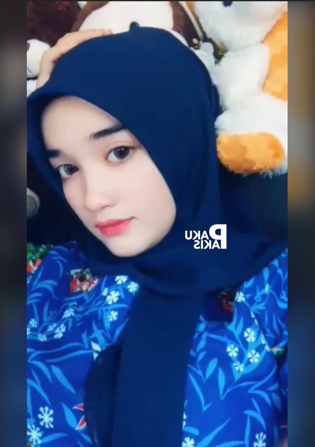 Hijab malaio fofo usando vagabunda