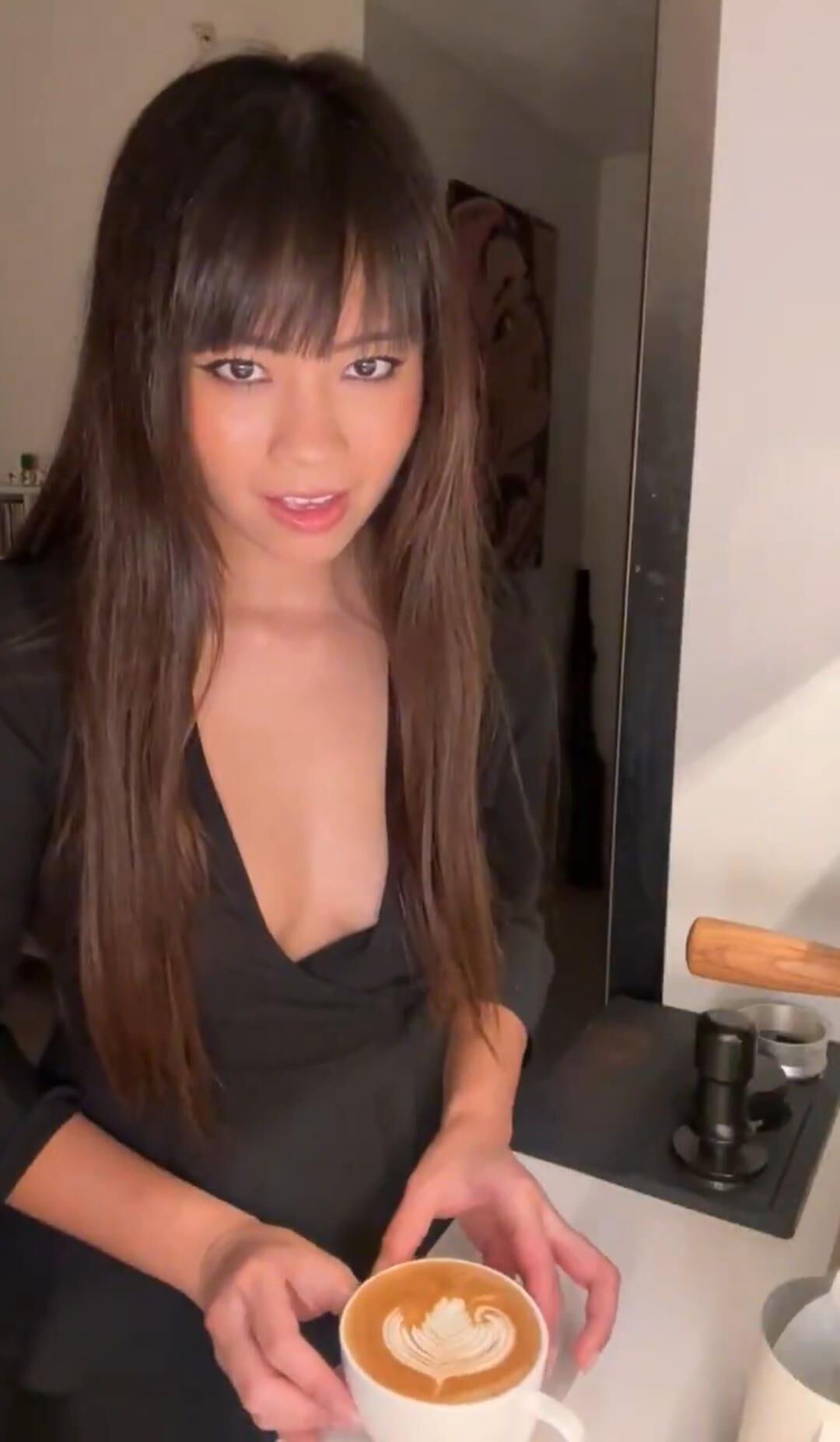 Cutie chinesa que ama café