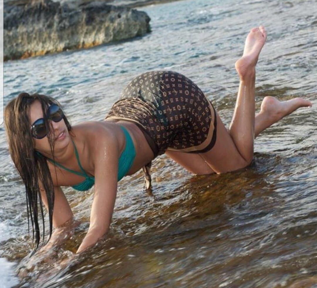 Alex es esta puta adolescente pertenece aquí, ella es una escolta