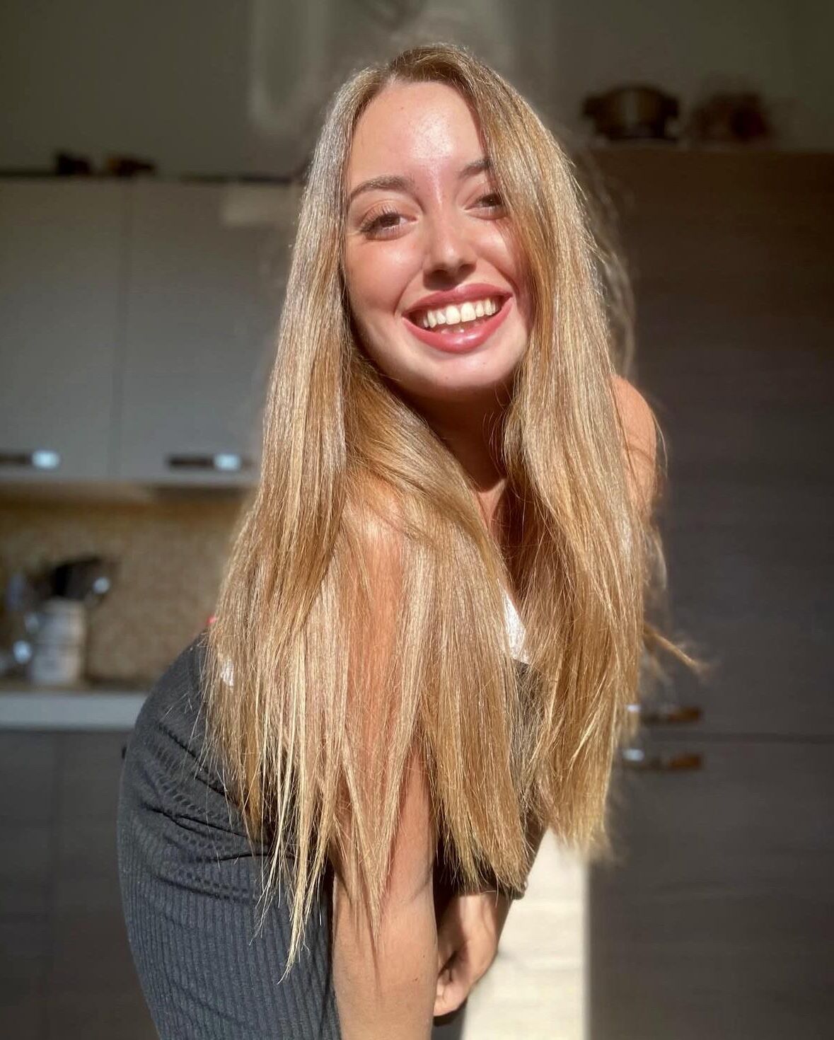 Elisabetta muy sexy chica bbw italiana con cabello rizado y big bu