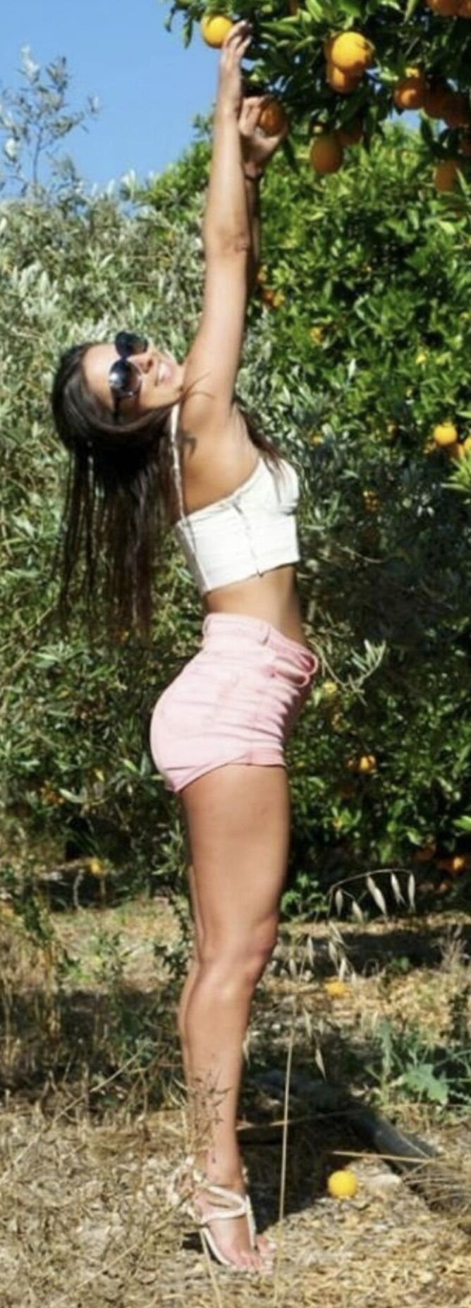 Alex es esta puta adolescente pertenece aquí, ella es una escolta