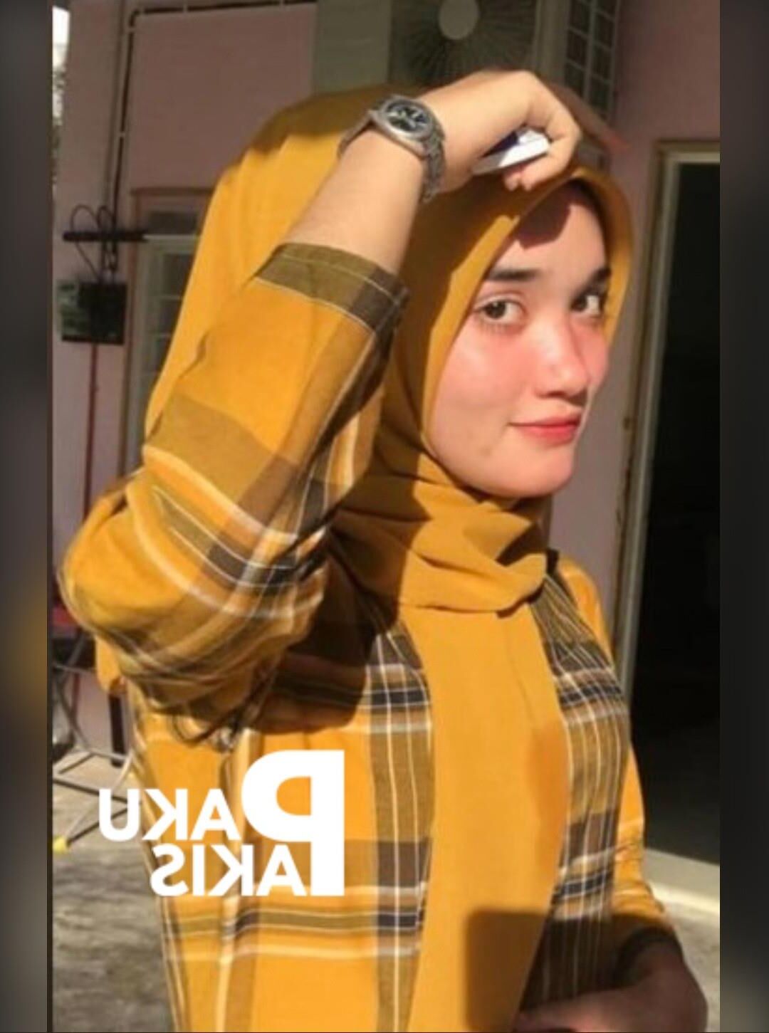 Hijab malaio fofo usando vagabunda