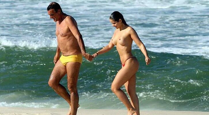 Modelo y actriz brasileña desnuda Nana Gouvea
