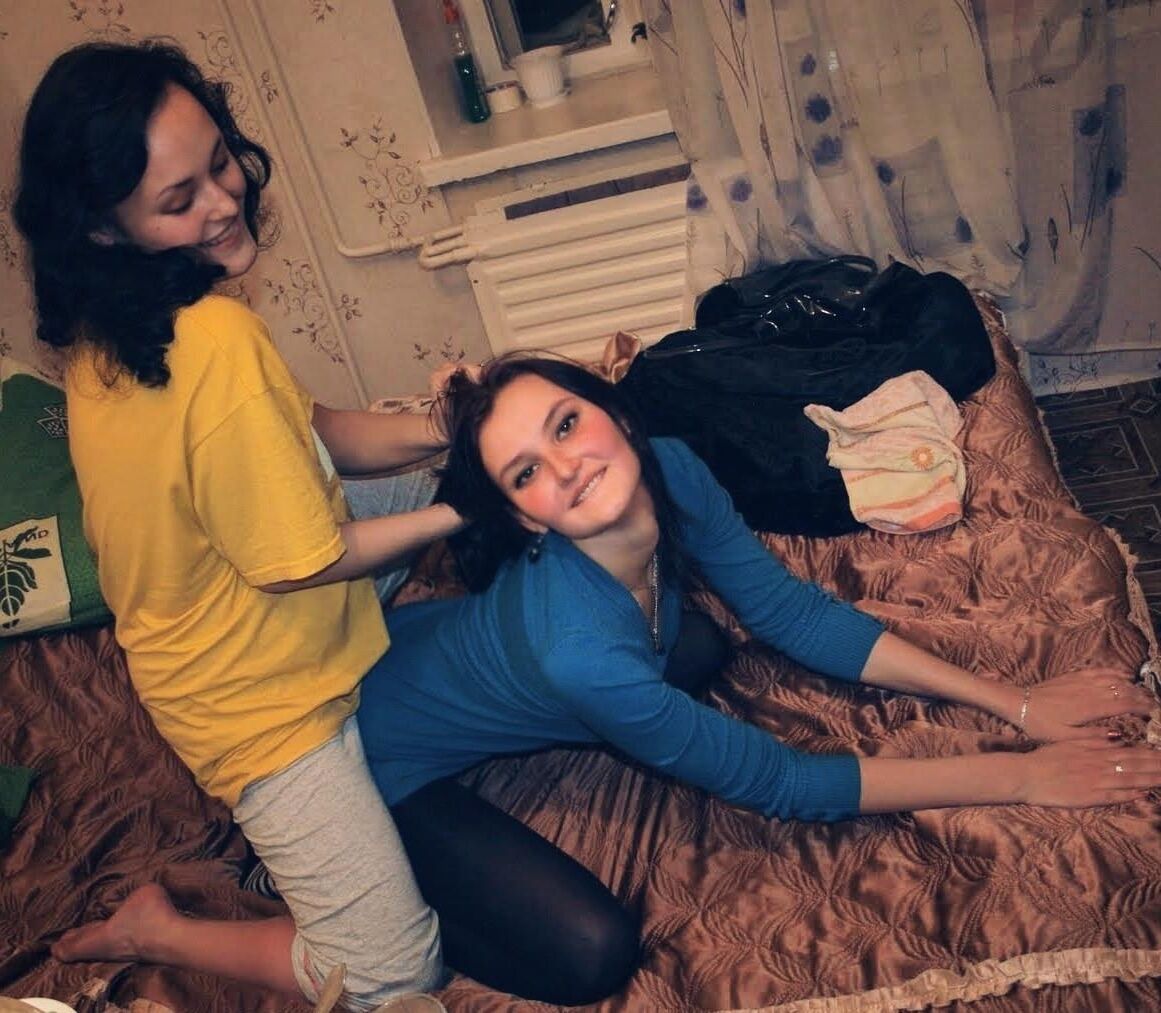Foxywet in Kleidung nicht nackt