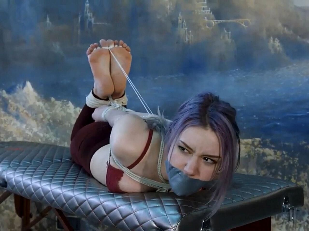 Tied toes and soles for fapping pleasure