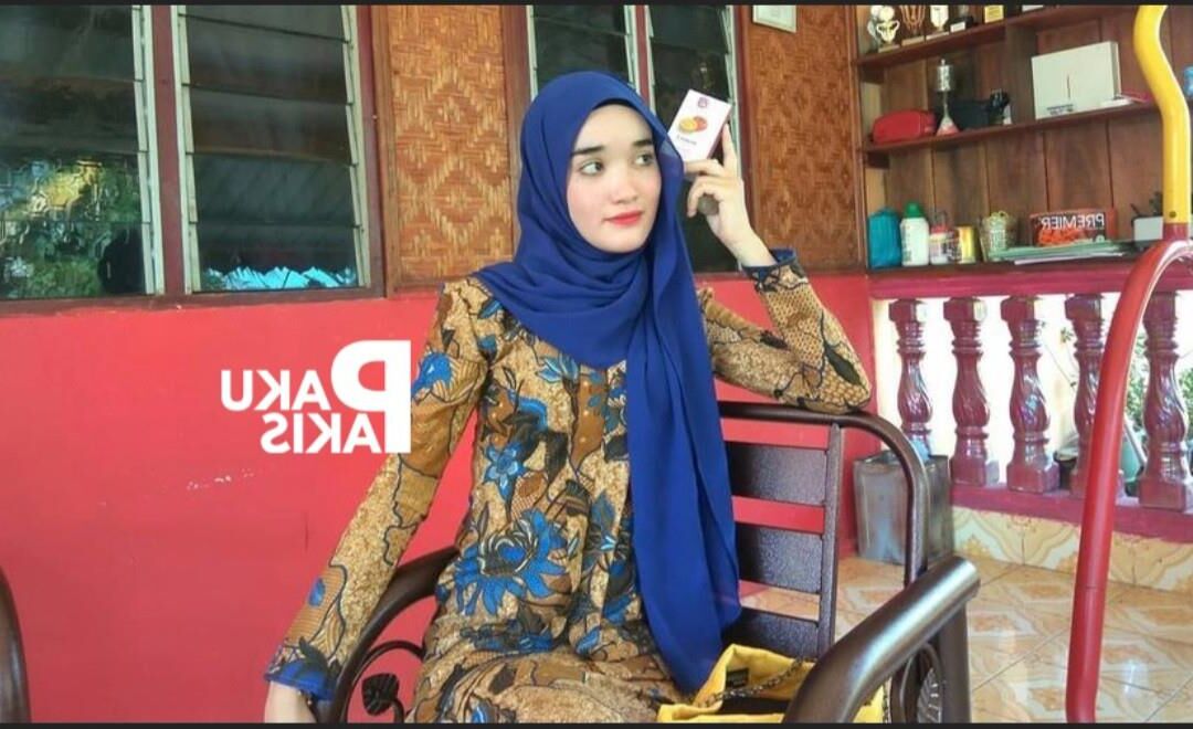 Hijab malaio fofo usando vagabunda