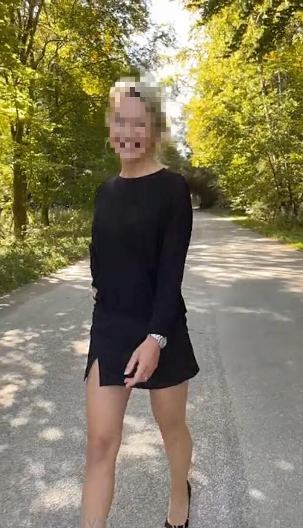 Sunday. Annika taken for a walk and instructed to present itself