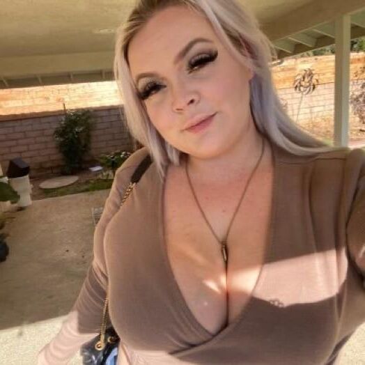Misscakes grandes culo tetas grandes belleza rubia bbw milf tiros mixtos