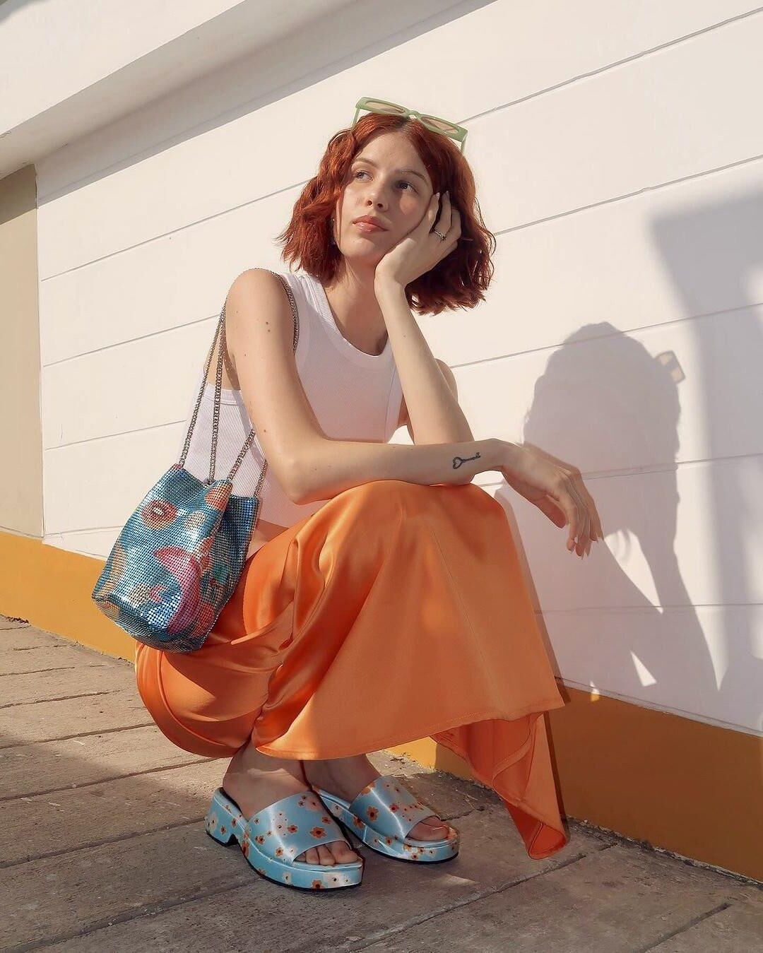 La linda actriz y modelo de jengibre muestra su lado más pervertido