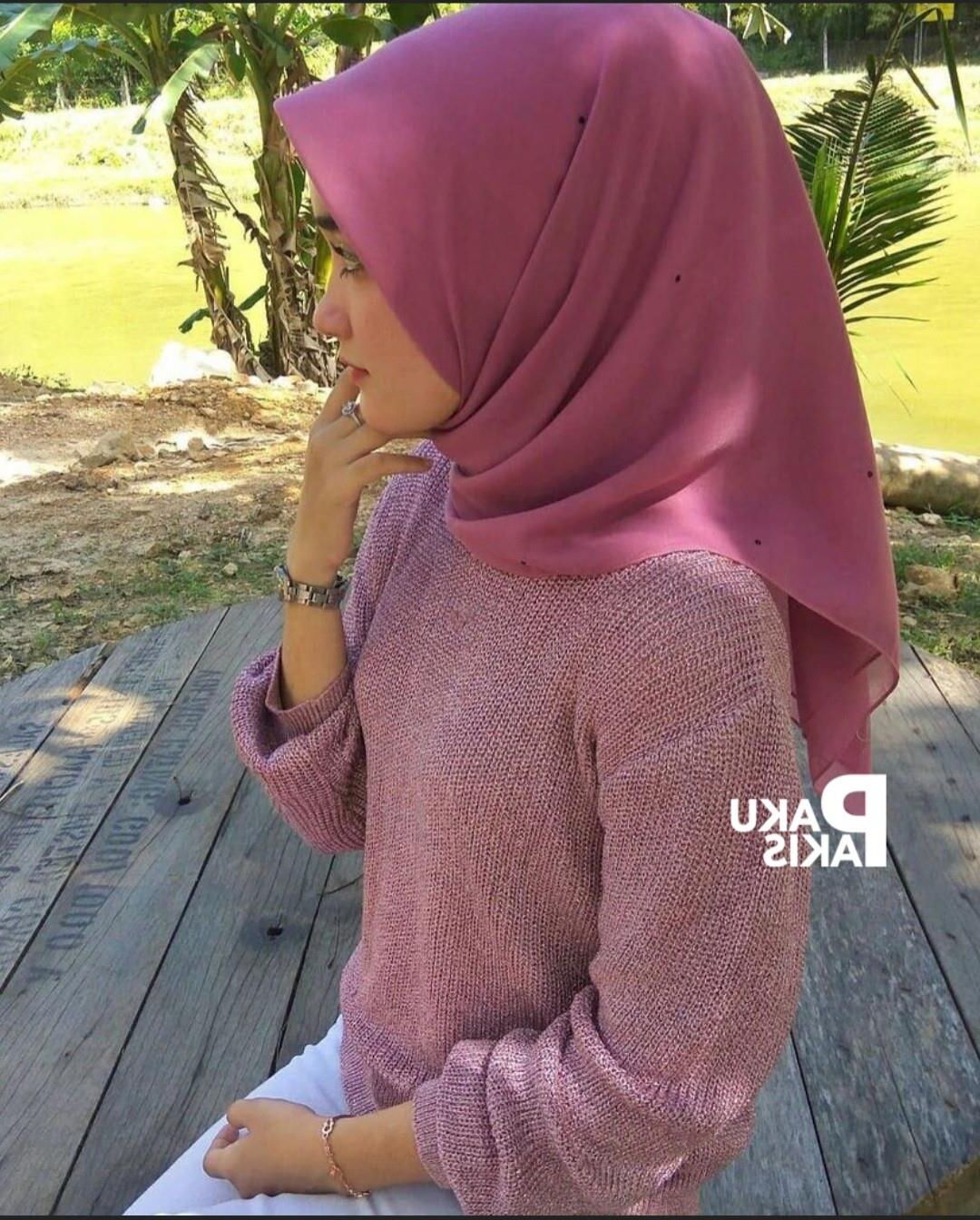 Hijab malaio fofo usando vagabunda