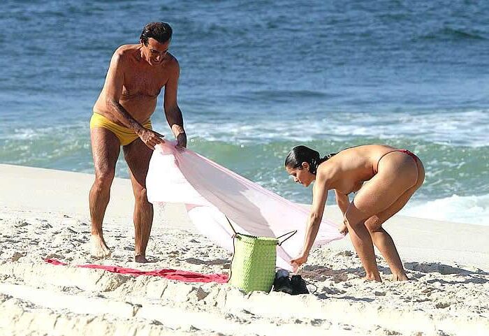 Modelo y actriz brasileña desnuda Nana Gouvea
