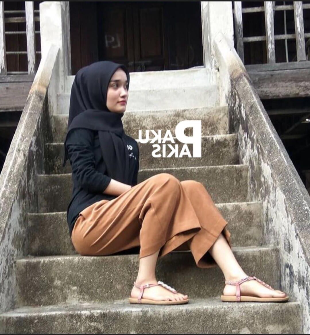 Hijab malaio fofo usando vagabunda