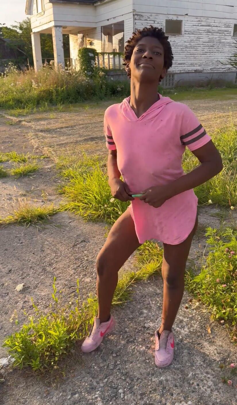 Sexy Ebony Crackhead in Pink