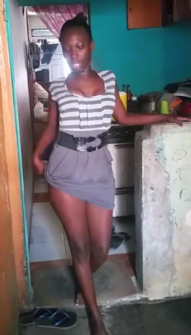 Ebony Crackhead Dancing für Kamera
