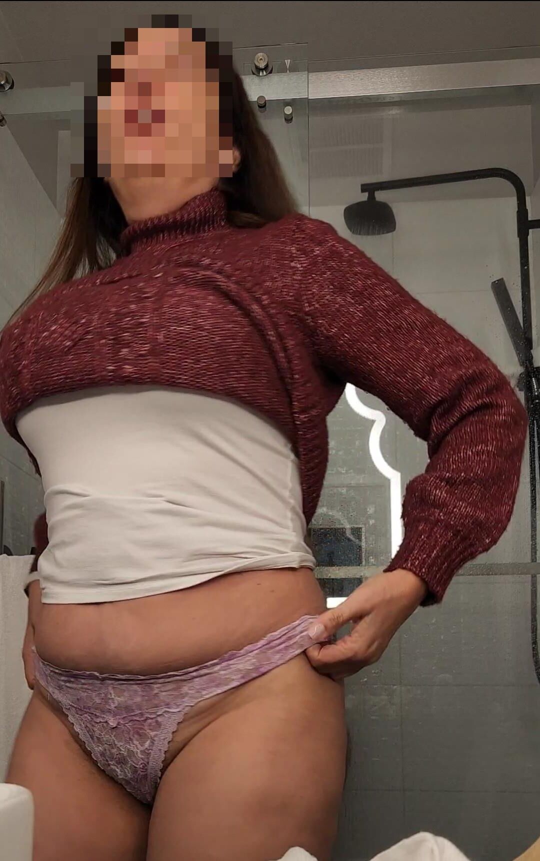Panty transparente, coño peludo y voyeur de culo