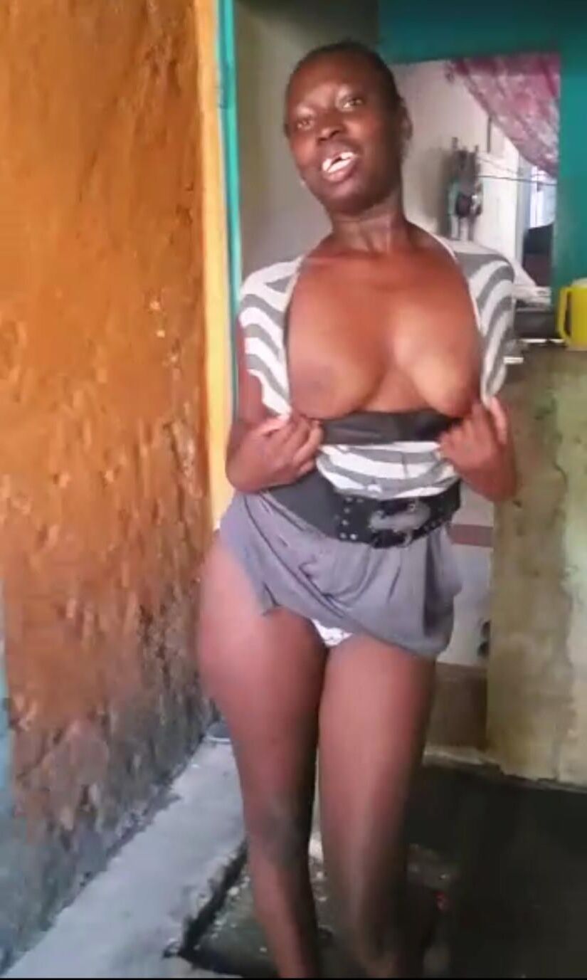 Ebony Crackhead Dancing für Kamera