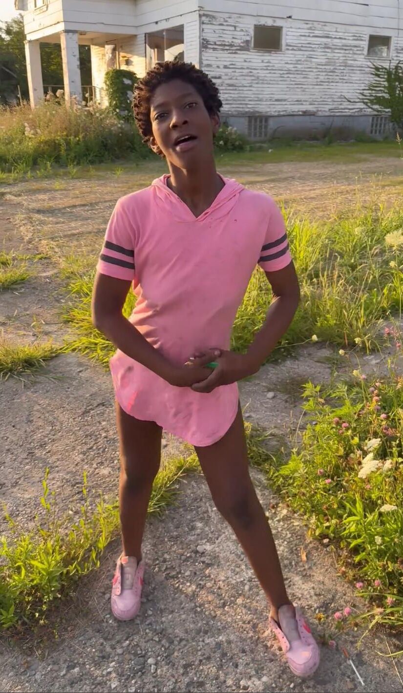 Sexy Ebony Crackhead in Pink