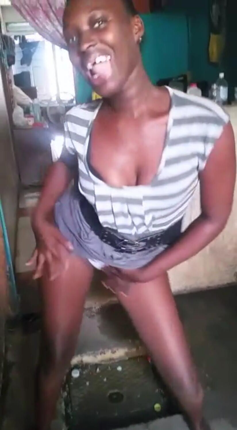 Ebony Crackhead Dancing für Kamera