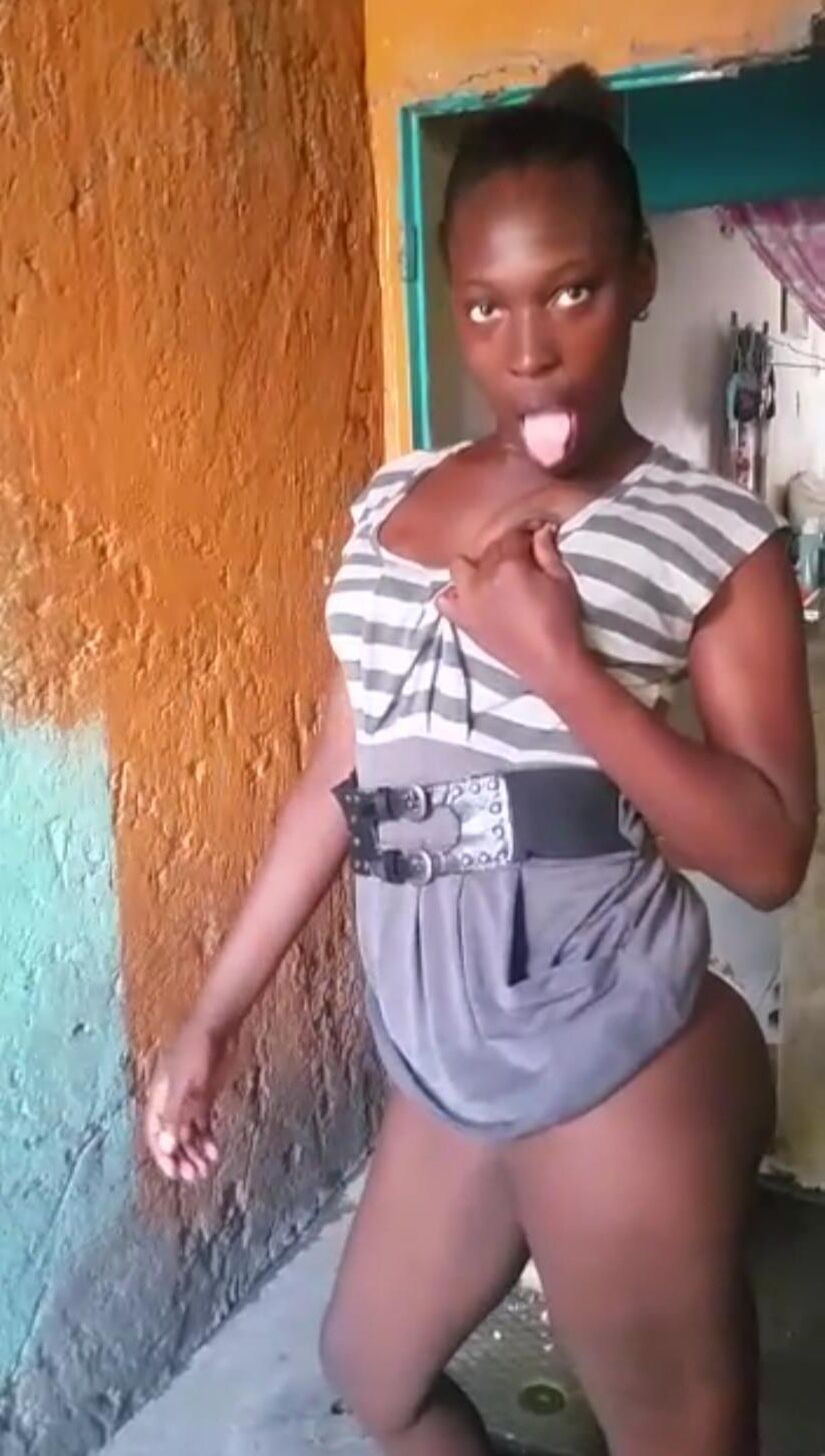 Ebony Crackhead Dancing für Kamera