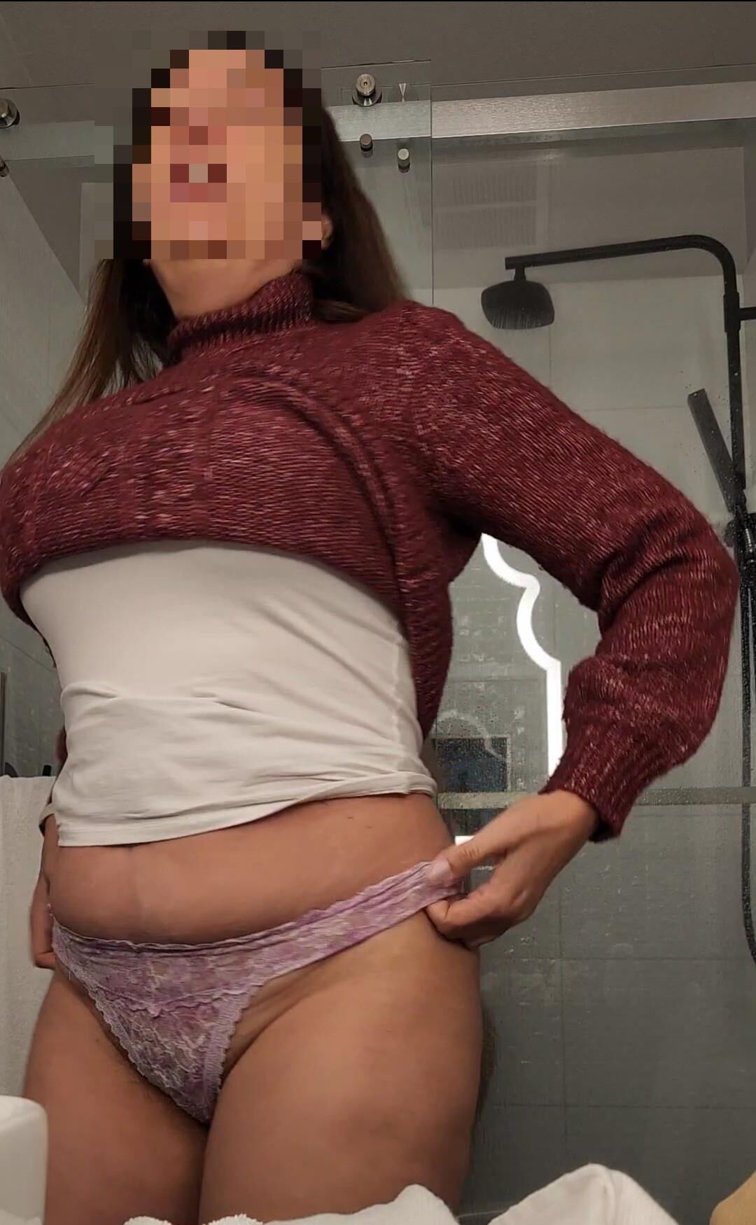 Panty transparente, coño peludo y voyeur de culo