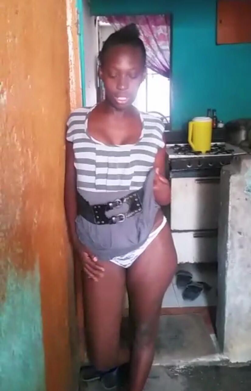 Ebony Crackhead Dancing für Kamera